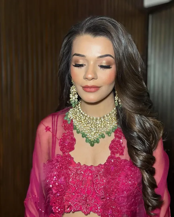 Drenched in red, glowing in glam. For this cocktail look, I focused on a bronze smokey eye and luminous skin to complement Tanisha's vibrant magenta outfit.
