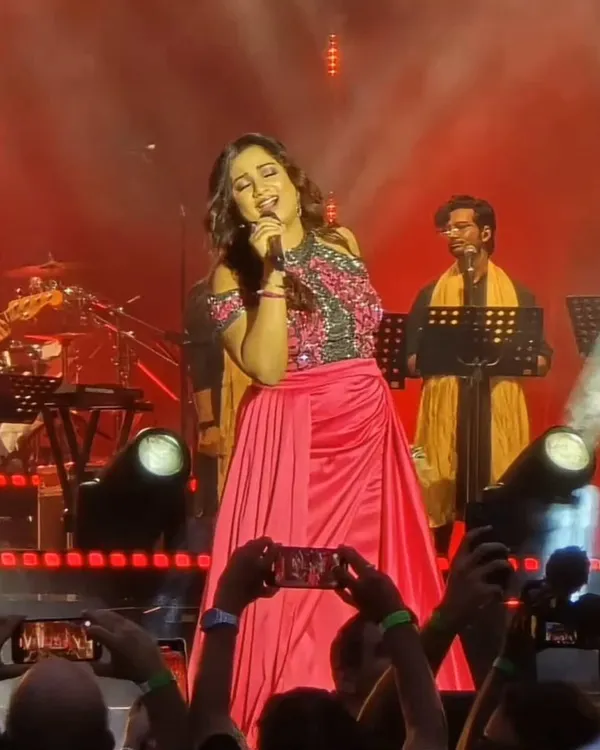 A moment I'll never forget, singing on stage with the legendary Shreya Ghoshal during her Mumbai concert. Performing as a choir vocalist on her All Hearts Tour was an honor.