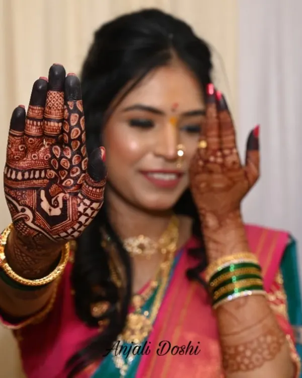 A perfect example of the dark, rich stain my natural henna achieves. The bride is happily showing off her palm's intricate design.