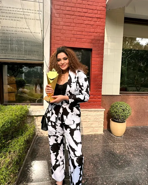 Holding the Noble Icon Award. When you work hard, you grow. This award is a proud moment and a reminder of the responsibility I carry.
