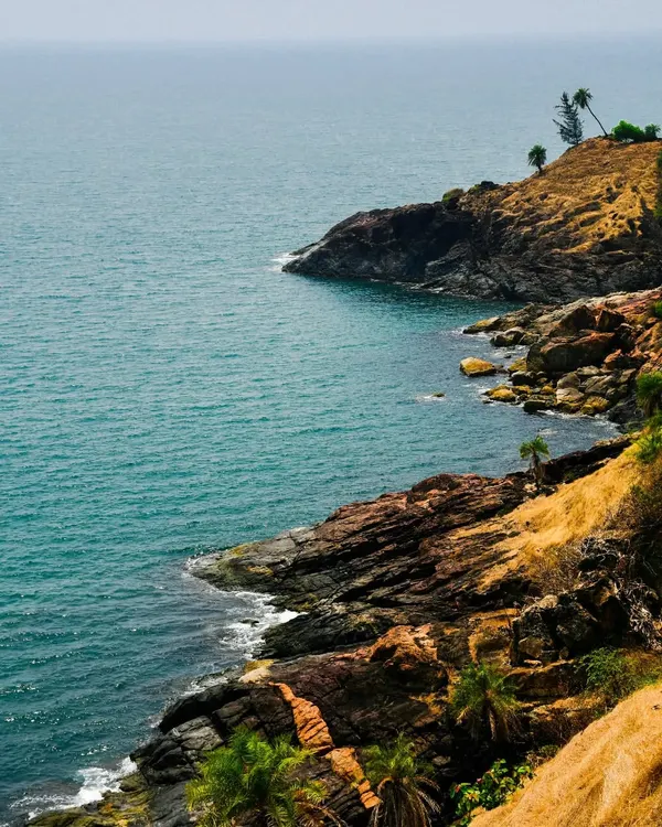 The stunning rocky coastline of Gokarna. Our beach treks take you along these scenic paths, connecting one beautiful beach to another.