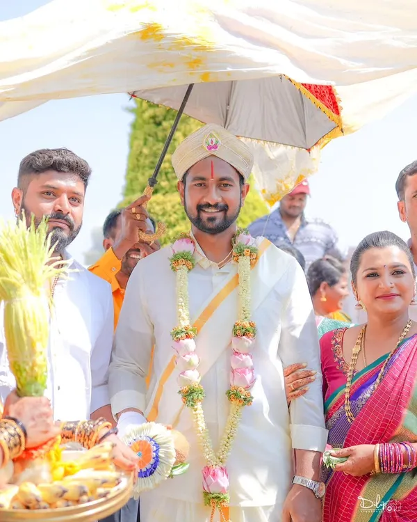 The groom's arrival at the wedding venue, surrounded by family and tradition. I capture the energy and anticipation of these important opening rituals.