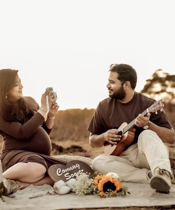 A perfect golden hour picnic. The warm light, the relaxed couple, the ukulele, and the announcement props all come together to create a dreamy, bohemian-inspired maternity scene.