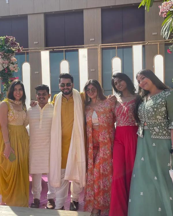 All smiles with the bride's squad after a fantastic Mehendi performance. Building a great connection with the wedding crew is key to a successful and fun sangeet.