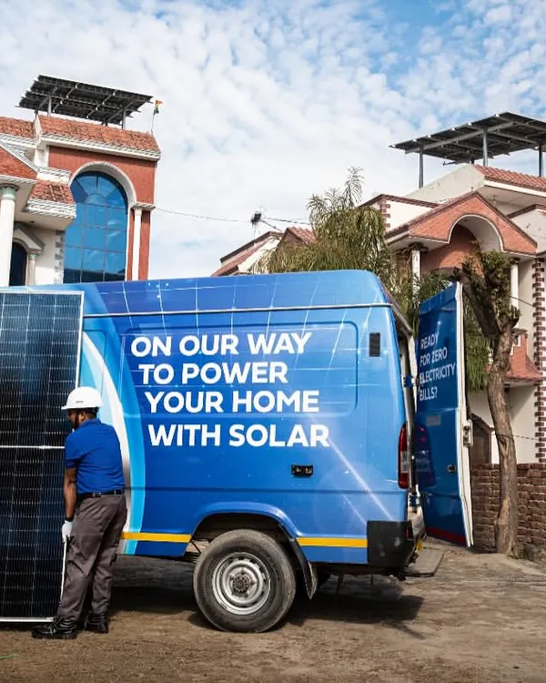 Our branded van and professional crew arriving at a customer's home, ready to begin the solar installation. We handle everything with care, ensuring your high-efficiency panels arrive safely, without any hidden micro-cracks.