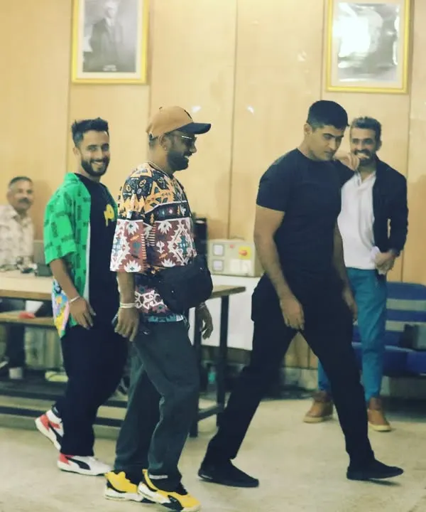The moment the legend arrives. The excitement in the room was palpable as Dharmesh Sir and his team walked in, ready to kick off an epic workshop.
