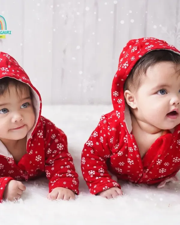Double the cuteness. Capturing two six-month-old twins together requires patience and a few tricks, but the result is always worth it.