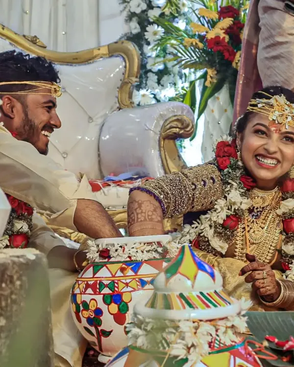 Capturing the fun and laughter of traditional wedding games. This candid shot shows the couple's playful interaction, a memory they will surely cherish. These moments add so much personality to a wedding album.