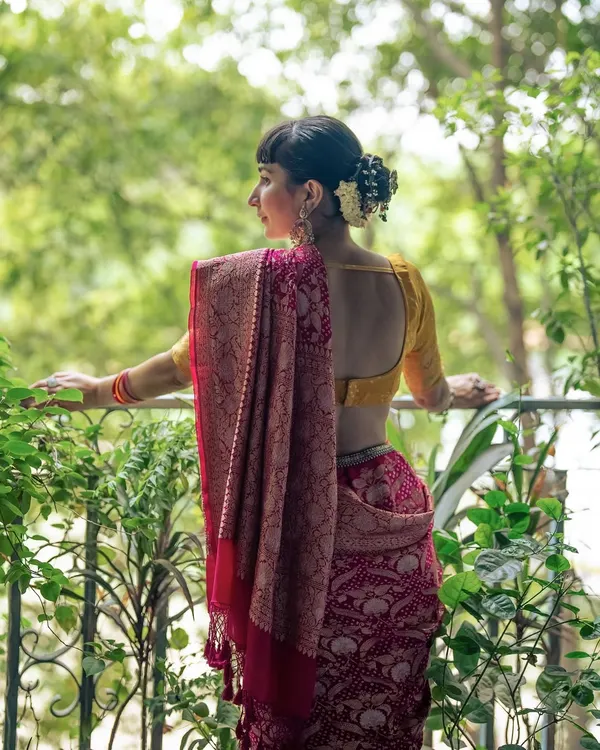 The back view of my Kaduwa Banarasi bandhani saree, draped to showcase the beautiful weave and pallu.