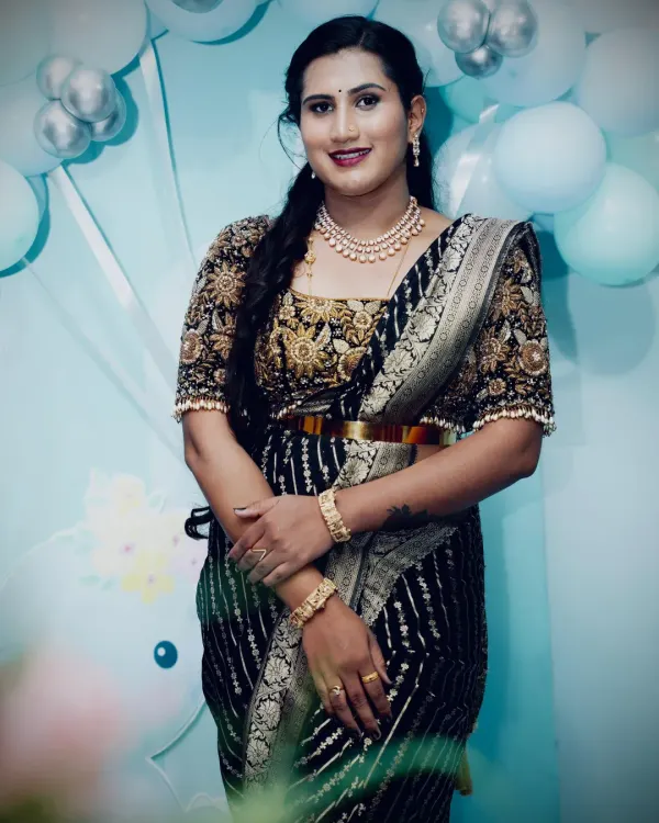 A simple and elegant look for a party. This client paired a pearl necklace set with a beautiful black saree, a classic combination available for rent.