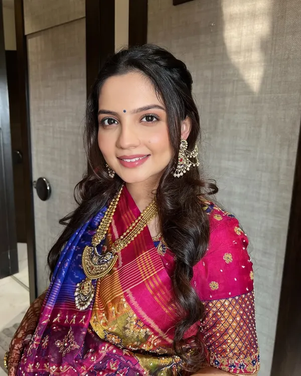 This mom-to-be was radiant for her Godh Bharai ceremony. Her minimal, dewy base created the perfect "no makeup-makeup look," allowing her natural beauty to shine.