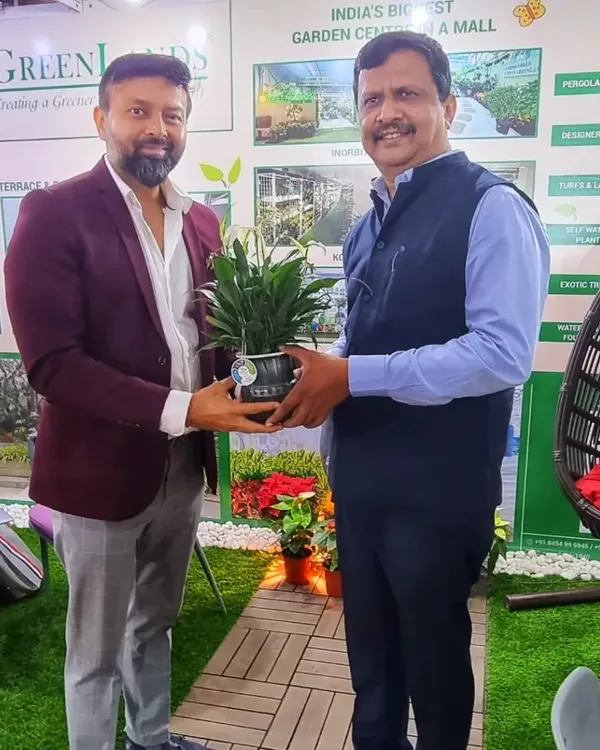 We were honored by the visit of Mr. Jeetendra Pardesi, Superintendent of Gardens for Mumbai, at the Landscape & Gardening Expo. It is a privilege to be recognized by fellow leaders in horticulture.