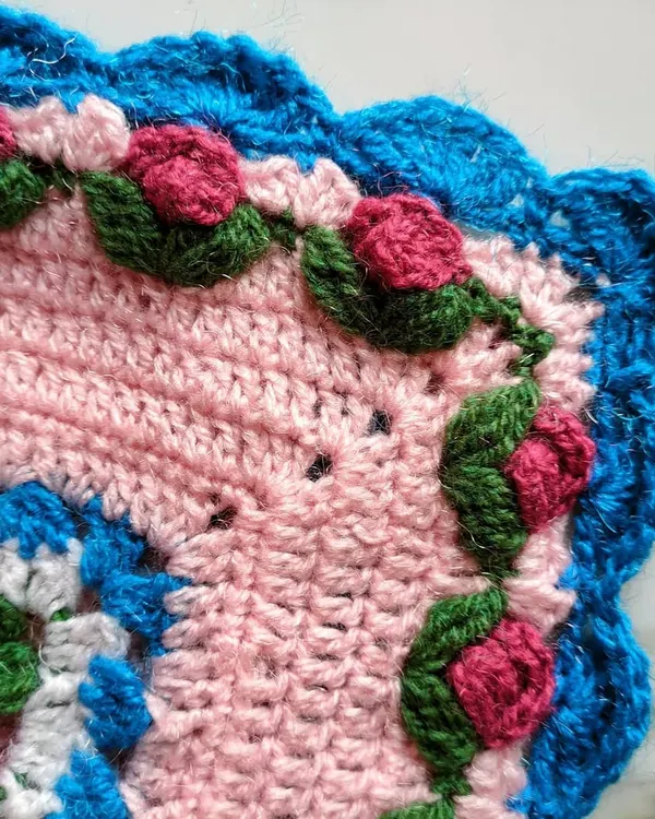 A close-up of the beautiful rosebud border on my Lydia blanket. This intricate detail adds a romantic and delicate finishing touch to the piece.