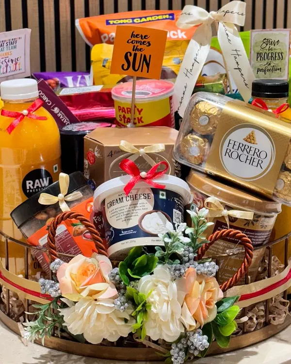 It was an honor to curate this gourmet experience for Qatar Airways. This hamper is filled with international snacks and treats, reflecting the global standard of a leading airline.