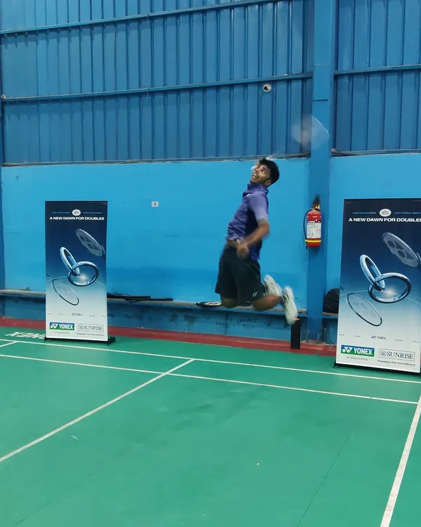 An athlete executes a powerful jump smash during a training session. We focus on developing explosive power and correct biomechanics to maximize the effectiveness of every shot.