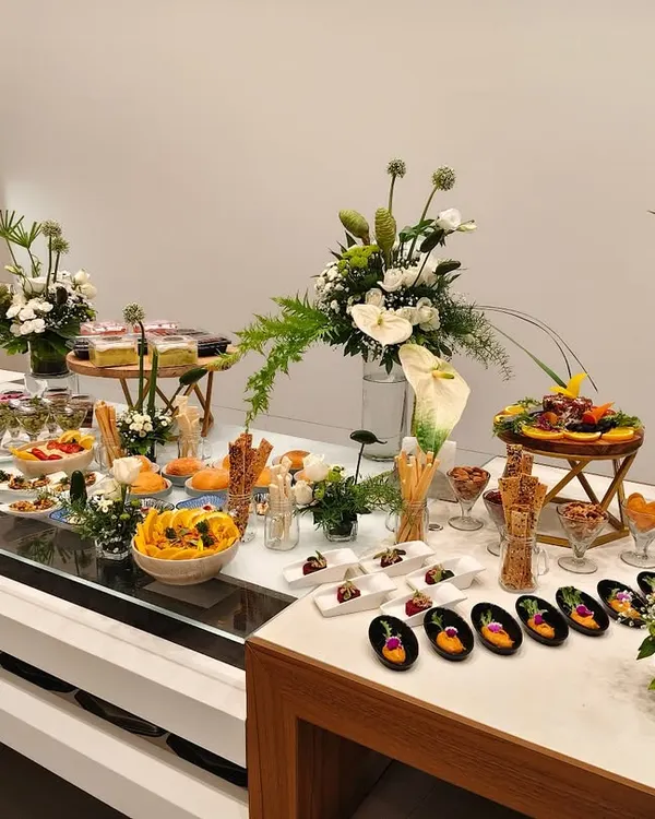 When food meets flowers, the table turns into a celebration. From savory bites to sweet indulgences, every corner of this grazing table invites you to eat, enjoy, and celebrate.