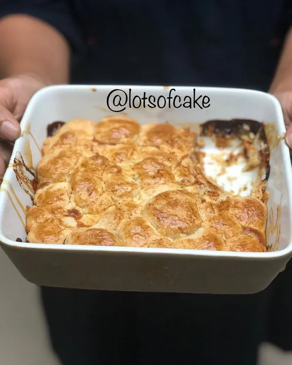 A piping hot peach cobbler is pure comfort. I will show you how to make this simple yet incredibly delicious dessert, which is perfect with a scoop of vanilla ice cream.