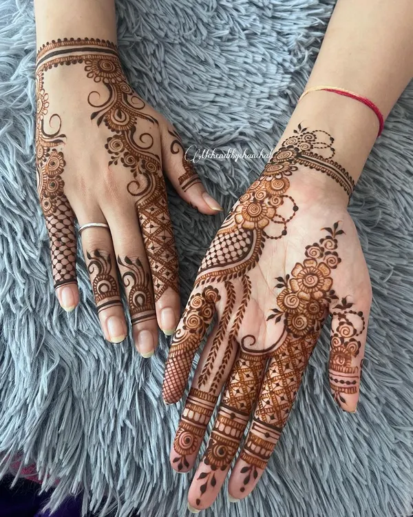Simple yet elegant. This design shows how beautiful a mix of Arabic-style swirls and Indian motifs can be.