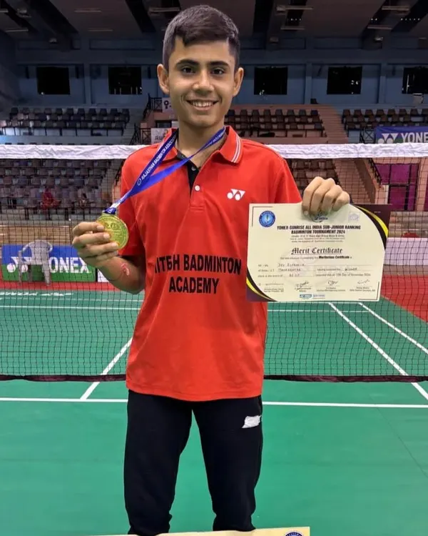 We believe that with dedication, every student can become a champion. Here is one of our proud players from the Nitesh Badminton Academy showcasing his gold medal and merit certificate after a victory at the All India sub-junior national ranking tournament.
