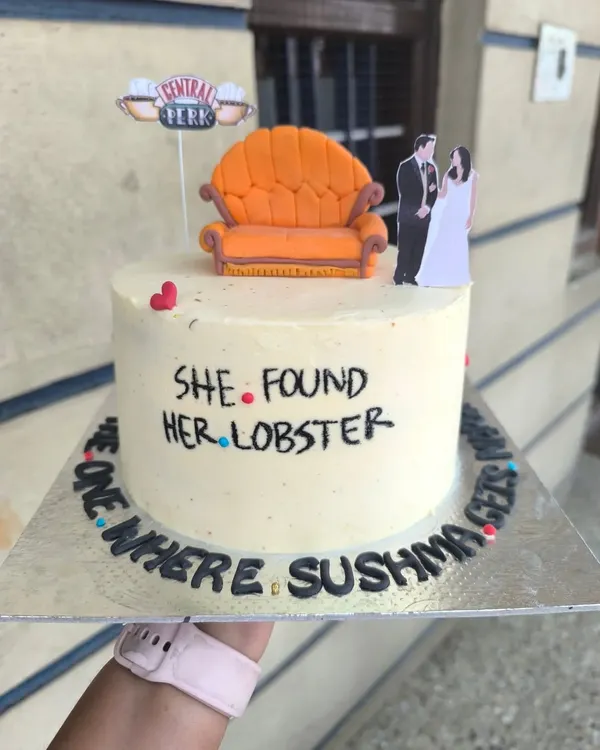 Could this cake BE any more perfect for a bachelorette party? This 'Friends' themed cake, featuring the iconic orange couch and "She Found Her Lobster" quote, is a fun and nostalgic way to celebrate the bride-to-be.