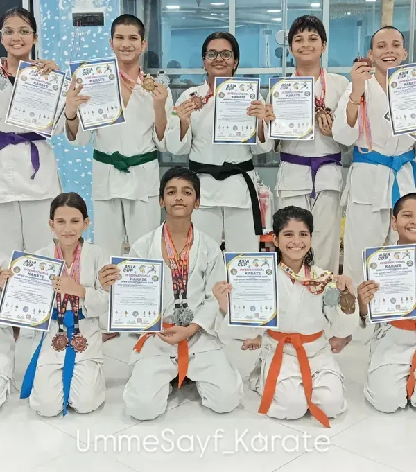 This is what pure hard work and dedication looks like. I am so incredibly proud of my karatekas, showing off their medals and certificates after a tournament. Every student here, from yellow belt to black belt, gave their absolute best. ❤️