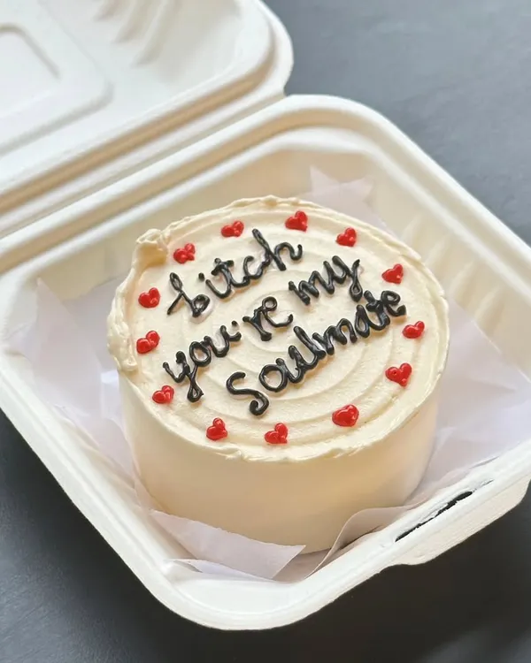 Straight to the point and full of love. This is one of our most requested bento cake messages for best friends, because some bonds are just like that. Your words, our cake.