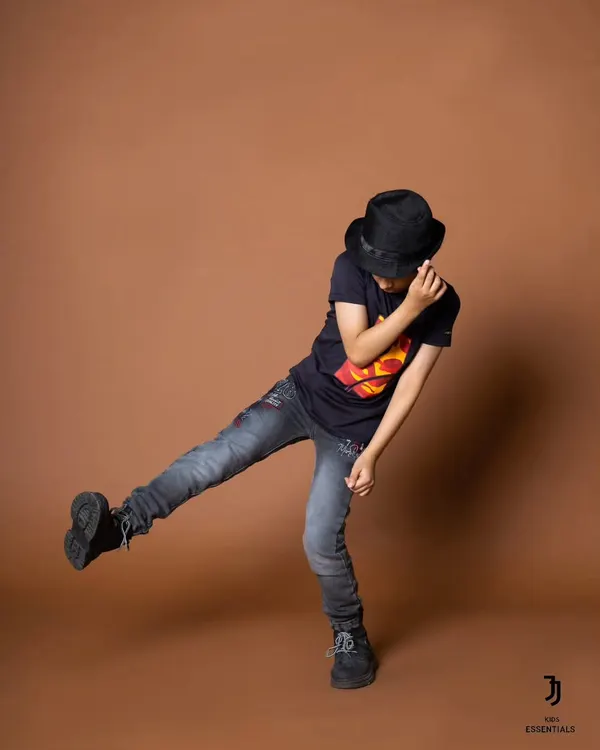 A dynamic e-commerce shot for a kids' jeans brand. I create a fun atmosphere on set to capture energetic and authentic poses from child models.
