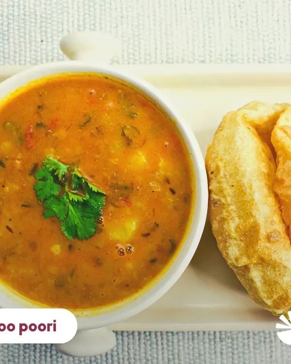 Serving up a plateful of joy with my piping hot Aloo Poori. The pooris are crispy and fluffy, and the aloo sabzi is packed with simple, comforting flavors. 🤤