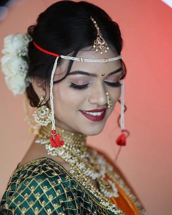 This is the look I live for: flawless, radiant skin that looks real, paired with soft, elegant eye makeup. I believe in enhancing your natural beauty, not masking it, so you feel confident and beautiful on your wedding day. This is a classic Maharashtrian bridal makeup look, created without any filters.