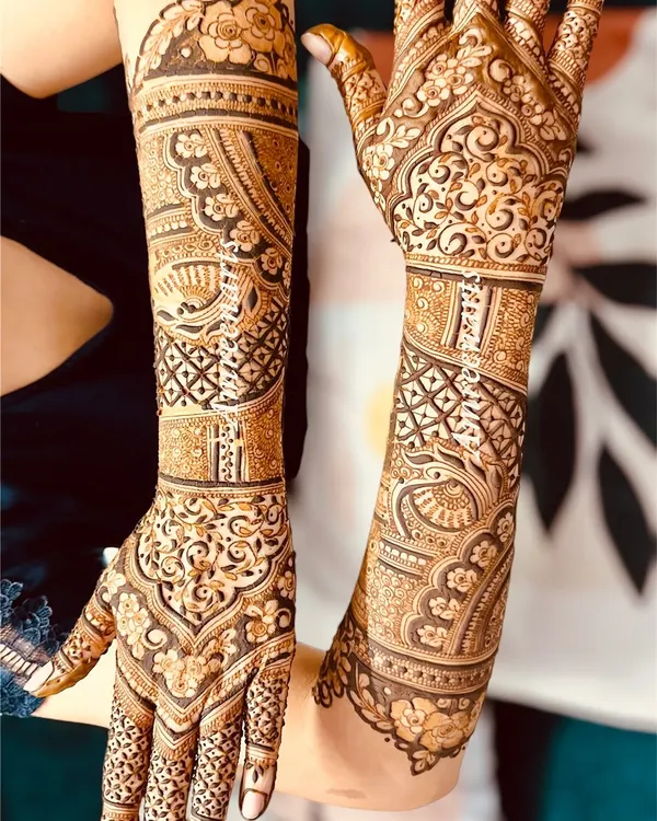 A unique 3D Arabic-style design with raised floral and paisley elements for a modern, textured look.