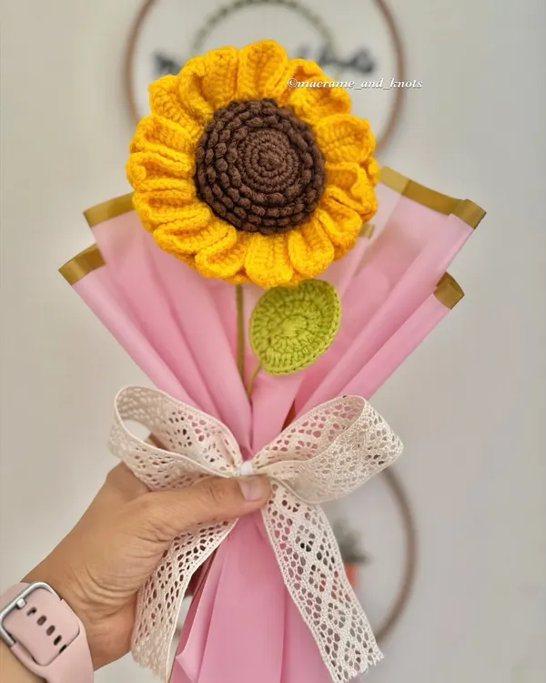 A slightly different view of the single large sunflower bouquet. The pink wrapping with gold trim adds a touch of elegance to this cheerful and handmade flower gift.