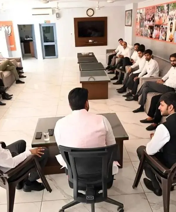 Meeting with Haryana Pradesh Minister, Shri Manish Yadav, at his office to discuss matters concerning the legal community.