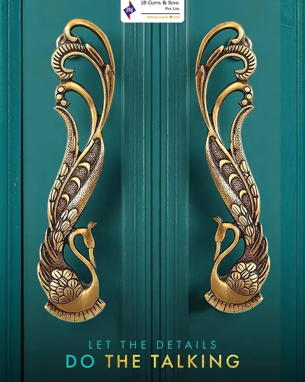 Let the details do the talking. These peacock-inspired brass door pulls are a perfect example of our heritage craftsmanship, designed to turn any entrance into a work of art.