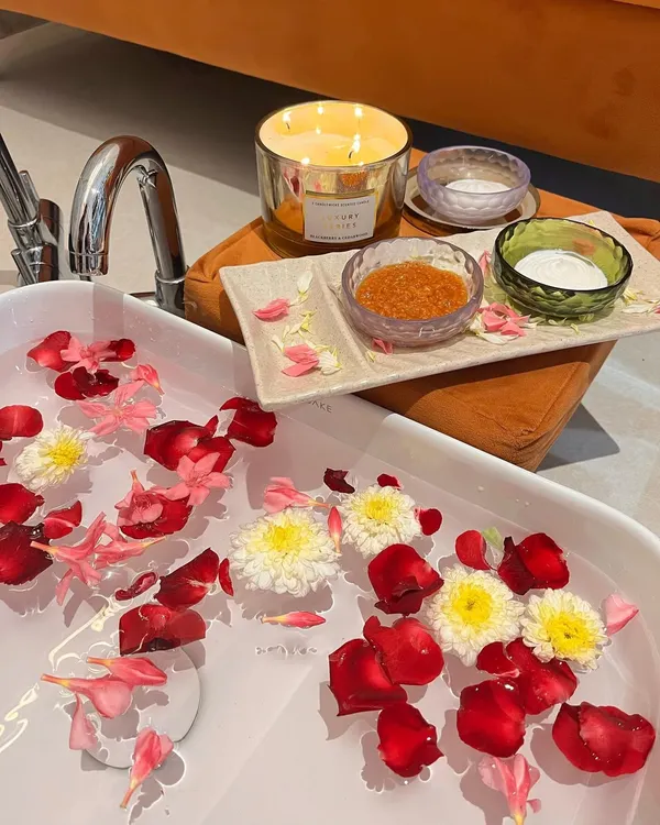 This is our signature Rice & Oatmeal Pedicure Spa. This treatment boosts collagen, prevents aging, helps heal cracked heels, and rejuvenates your skin, followed by a relaxing reflexology foot massage.
