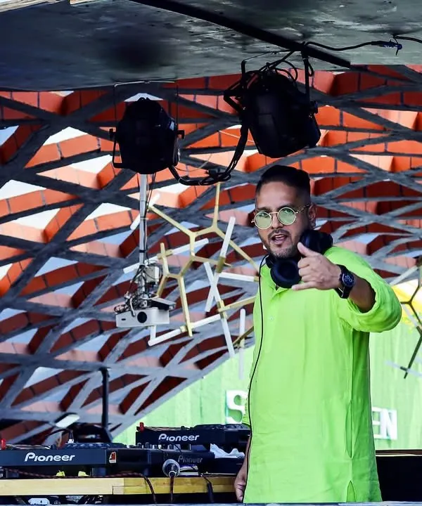 Rocking a neon green kurta for Holi 2024 at Skygarden. I always dress for the occasion to match the energy of the festival.