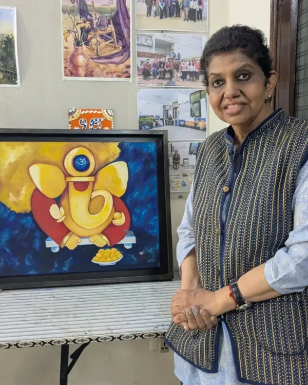 It is never too late to discover your inner artist. We are so proud of our adult hobby class student, Priyanka, with her beautiful and modern acrylic painting of Lord Ganesha, ready to be displayed.