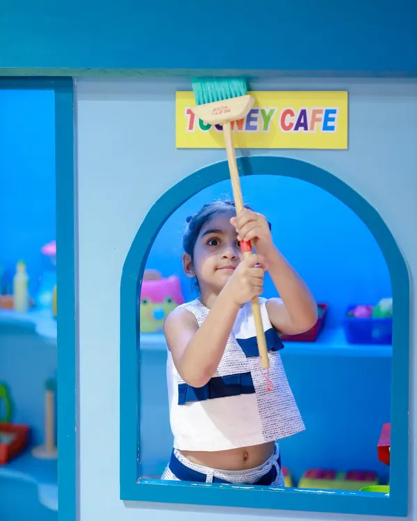 Time to clean up at the Tooney Cafe. Pretend play helps children learn responsibility and social skills in a fun, imaginative way.