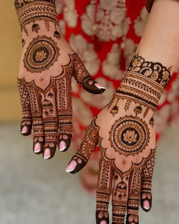 A classic and elegant mandala design centered around a lotus. This style is perfect for festivals or for bridesmaids, offering a beautiful look that isn't as heavy as full bridal.
