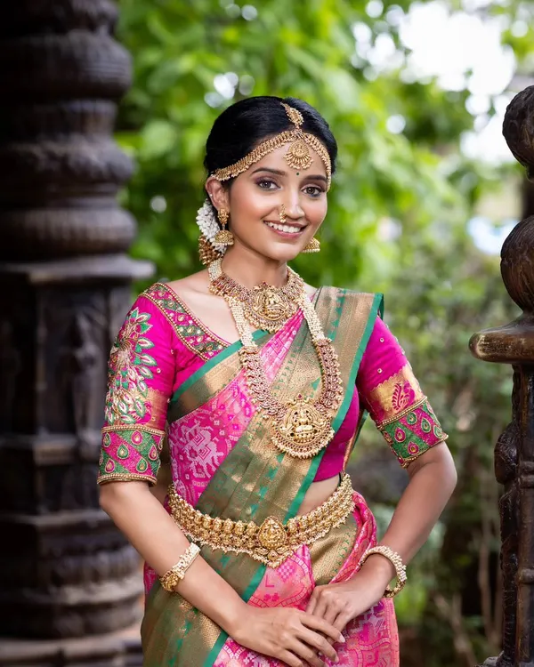This is the complete South Indian bridal look that I love helping my clients achieve. This grand temple jewellery set, featuring intricate Goddess motifs and a rich antique gold finish, pairs beautifully with a traditional silk saree for your muhurtham ceremony.