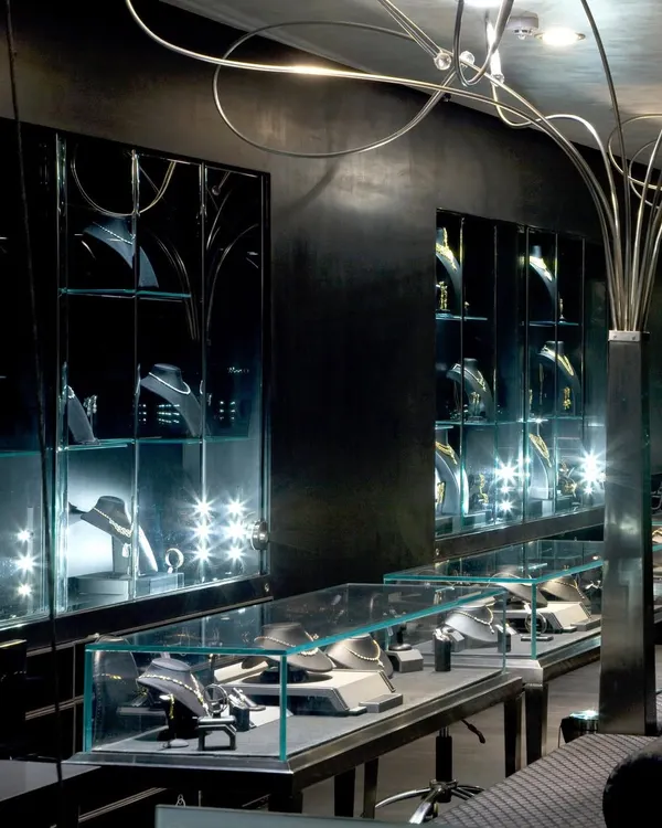 For ORRA diamond jewellery, we created a mysterious, dark interior to make the diamonds truly sparkle. The all-black store with focused, dramatic lighting and sleek glass display cases generates a rich, textured silence where the product becomes the undeniable hero.