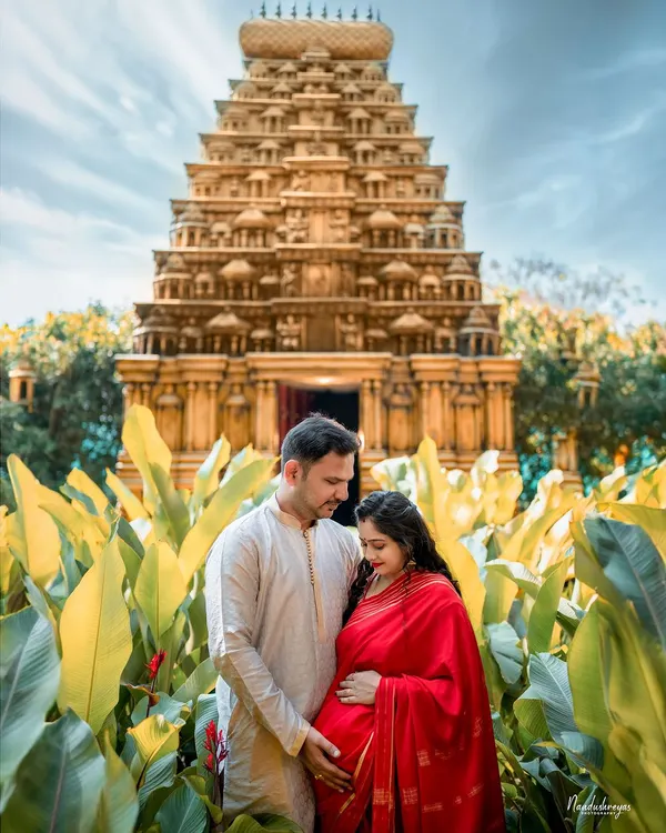 We are honored to capture maternity journeys that are rich in cultural heritage. This stunning portrait, with the couple in traditional attire before a temple, beautifully merges faith, love, and the anticipation of new life.