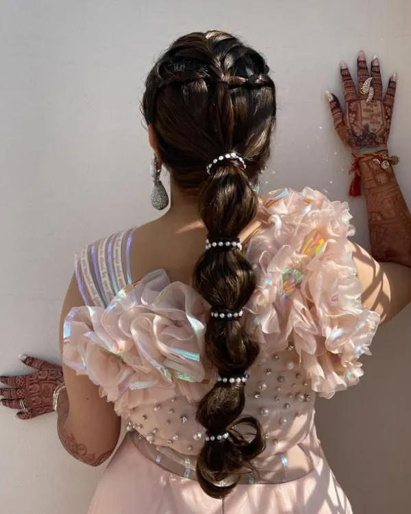 This is a fun and stylish balloon ponytail, perfect for a Mehendi or Sangeet. I've used pearl bands to create the "balloon" effect, adding a touch of modern elegance to a playful style.