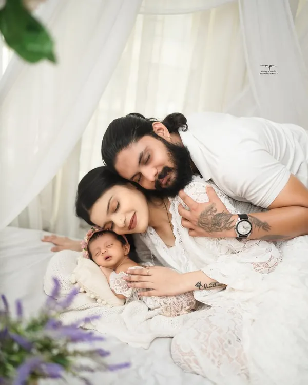 A family's quiet moment together, wrapped in soft white and pure love. These are the peaceful, candid portraits I cherish creating.