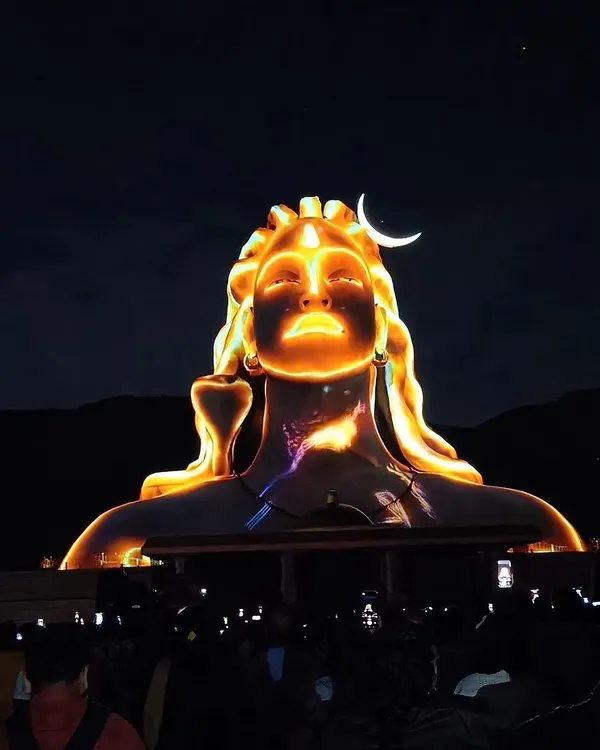 The Adiyogi Divya Darshanam is a spectacular 3D laser show that brings the story of Adiyogi to life. It's a magical and unmissable part of our trip.