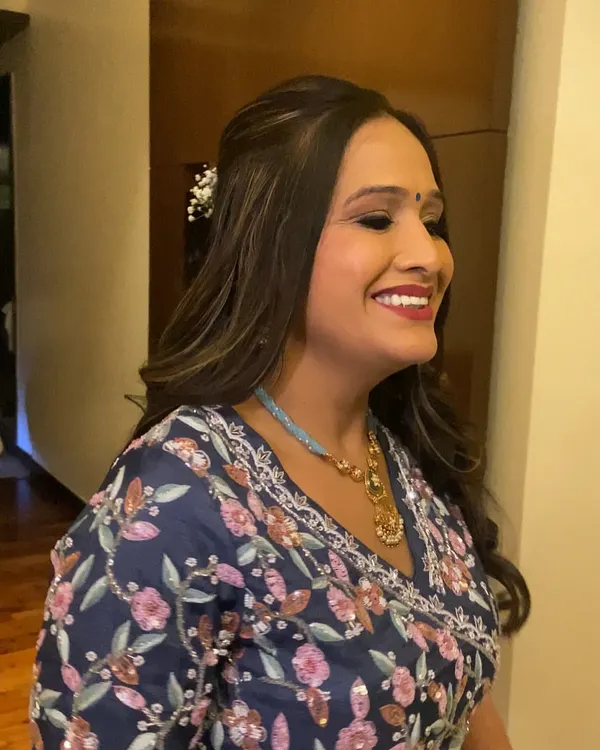 A beautiful smile on this wedding guest. I gave her a subtle glam makeup look with a bright red lip and a simple, elegant hairstyle.