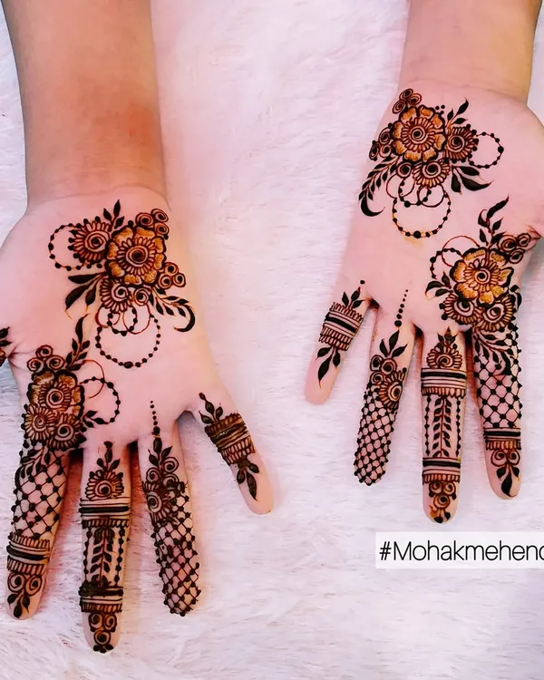 Sometimes, less is more. This is an example of my minimalistic Arabic floral design, perfect for guests or for someone who prefers a lighter, more elegant look. The patterns are delicate and spaced out.