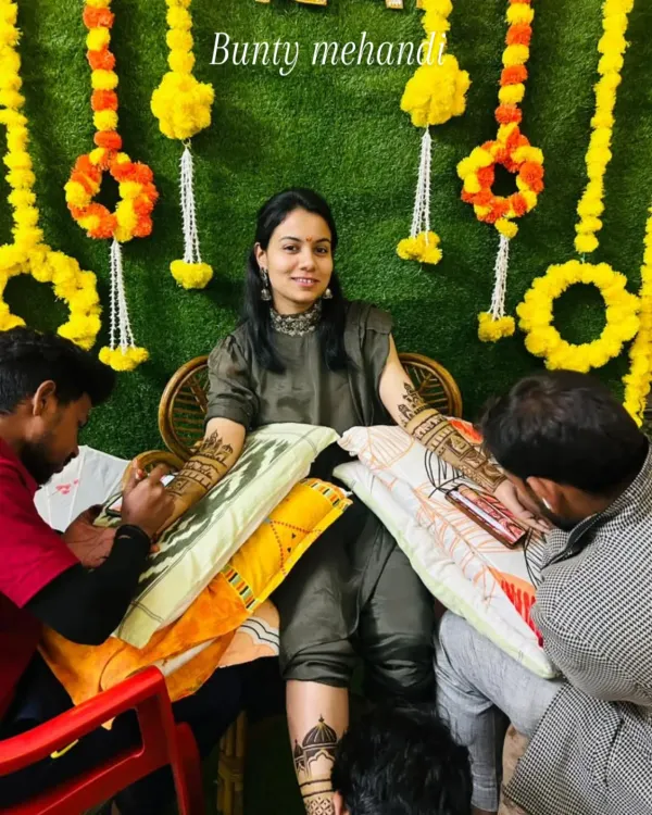 For more elaborate designs or when time is short, we can have two artists work on one client. This ensures the work is done perfectly and efficiently.