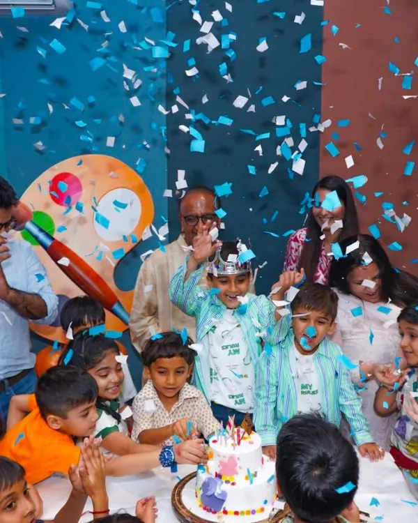 This is the moment it's all about. Surrounded by family and friends, with pure joy and a shower of confetti, we make sure the birthday cake cutting is an unforgettable memory.
