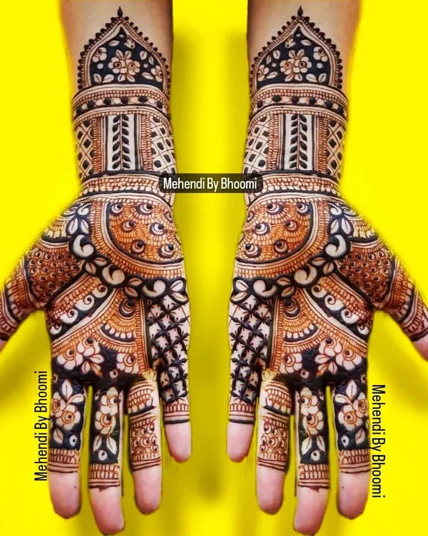 This is one of my favorite full-coverage Indian mehendi designs. I love how the bold, dark henna contrasts with the intricate patterns, creating a look that is both traditional and striking. The symmetry on both hands makes it perfect for festive occasions.