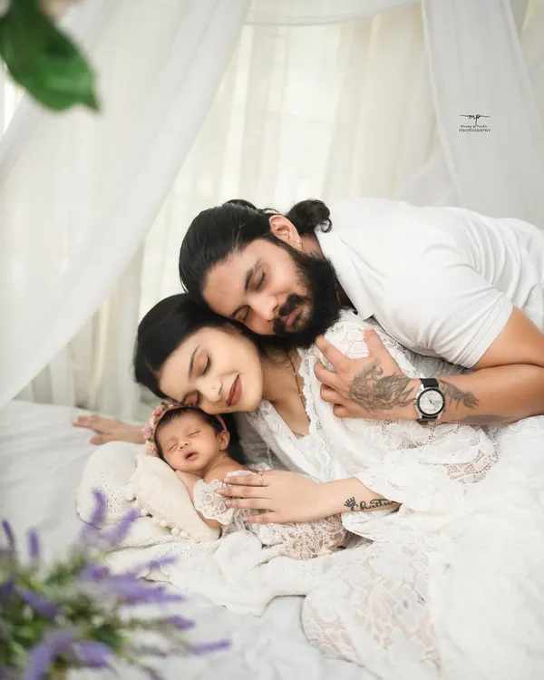 A perfect moment of peace, held together by love. This is what it's all about: the three of you, in your own beautiful world. I create these serene family portraits to freeze this fleeting time forever.